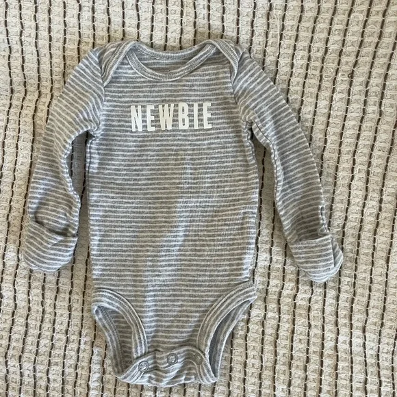 LOT OF 9 BOYS FALL/WINTER LONG SLEEVE ONSIES/PJ'S SIZE NEWBORN - Picture 6 of 12